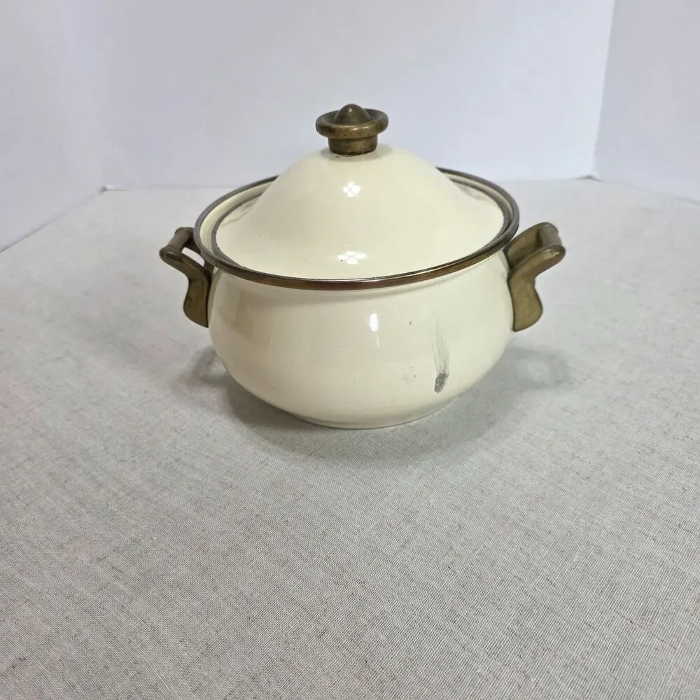 Vintage 1983 La Cuisine Gailstyn-Sutton Cream Enamel Pot Dutch Oven Brass Lid